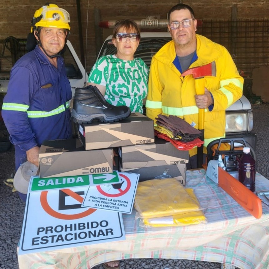 Bomberos voluntarios de Makallé reciben elementos para el Cuartel