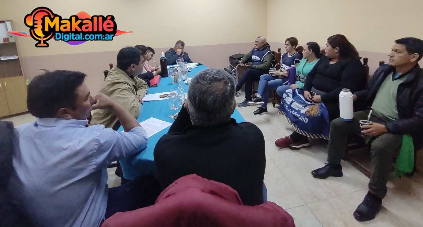 Reunión entre delegados de A.T.E. y concejales de Makallé buscando mejorar la carrera del empleado municipal.
