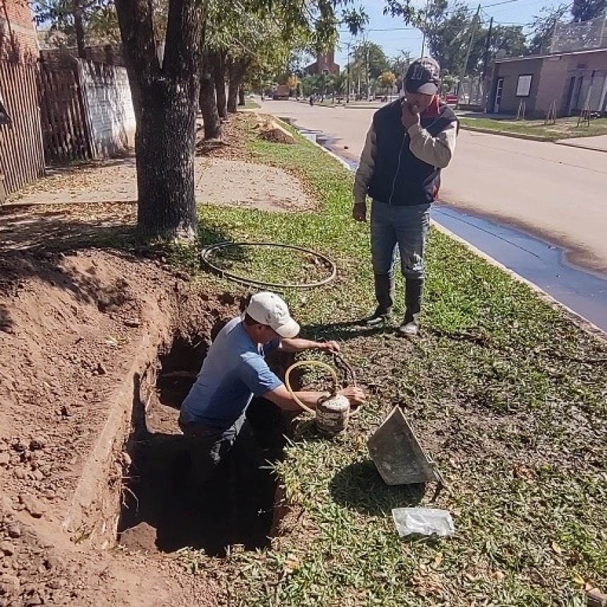 La Cooperativa de Agua Potable de Makallé continúa con trabajos de mantenimiento y limpieza de cañerías.
