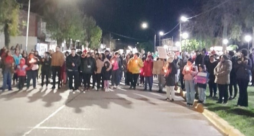Multitudinaria marcha en nuestra localidad ante el femicidio de Cecilia Ztrzyzowski