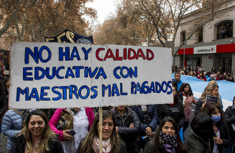 Gremios docentes chaqueños anuncian paro para el inicio de clases tras el receso escolar