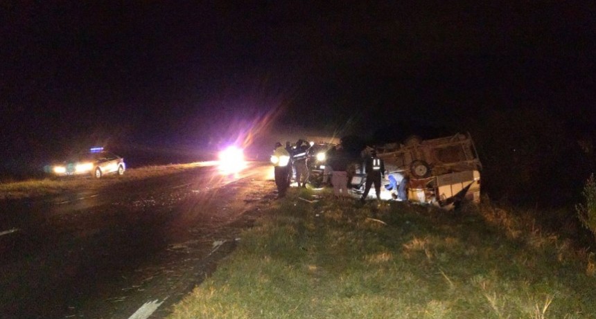 Accidente en Ruta Nacional N° 16: Camioneta  despista y vuelca, cuatro heridos