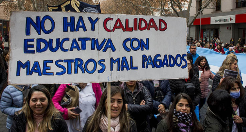 Gremios docentes chaqueños anuncian paro para el inicio de clases tras el receso escolar