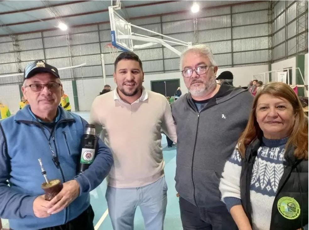 Pedro Villalba junto al Diputado Samuel Vargas en el lanzamiento del Campeonato de NewCom en Makallé