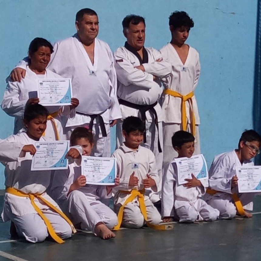 Taekwondo en Makallé: Alumnos de  la Academia El Lago rindieron examen