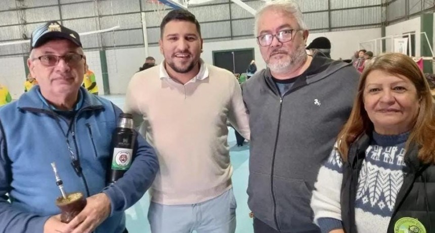 Pedro Villalba junto al Diputado Samuel Vargas en el lanzamiento del Campeonato de NewCom en Makallé
