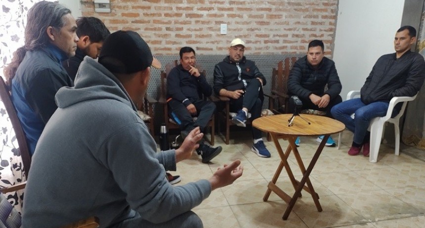 Reunión clave entre trabajadores y autoridades locales para buscar soluciones al conflicto con Maderas Manufacturadas de Makallé