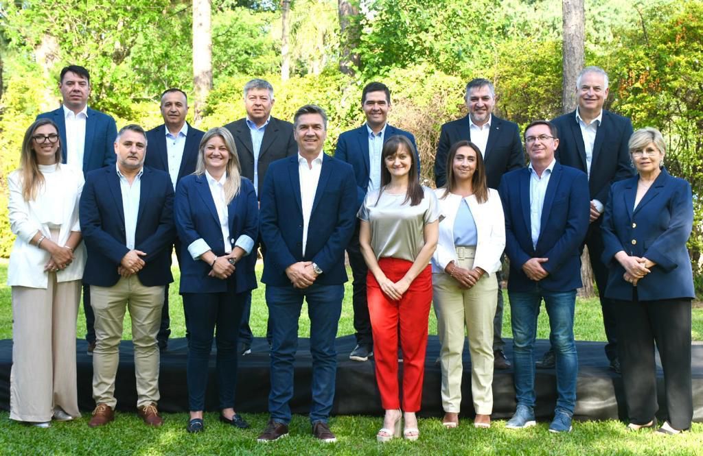 El gobernador electo presentó a su gabinete